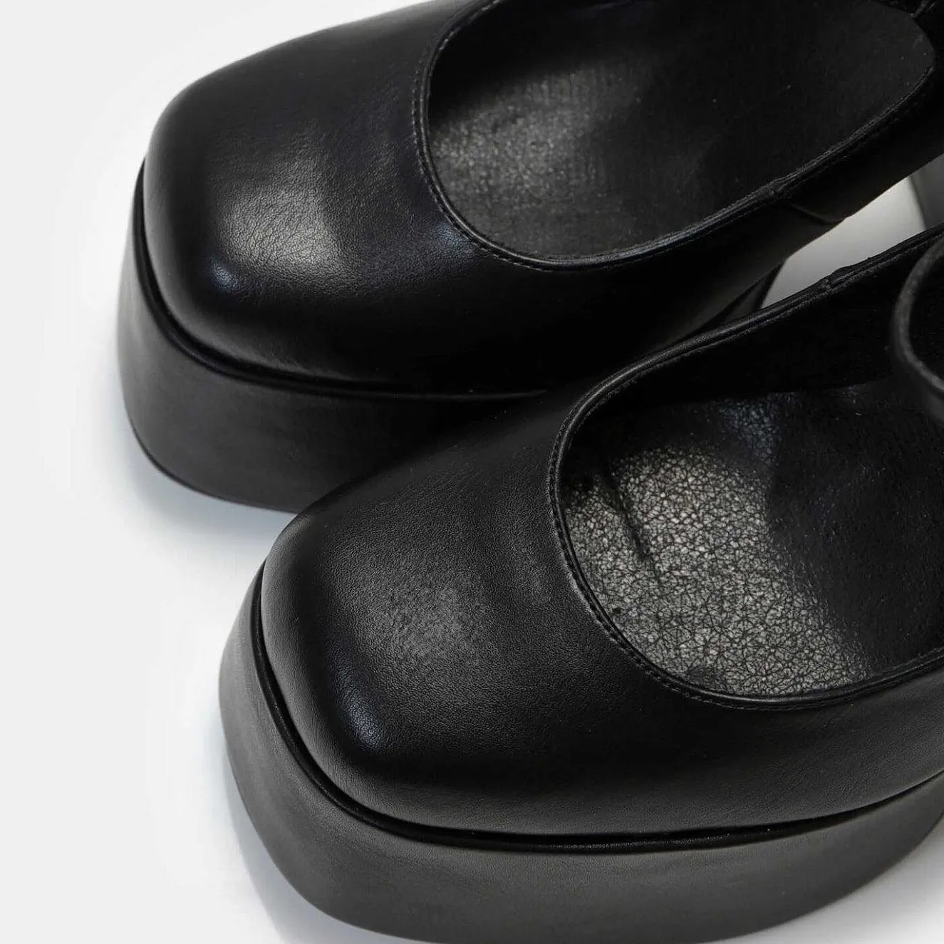 Darkbloom Black Platform Heels<KOI footwear Best