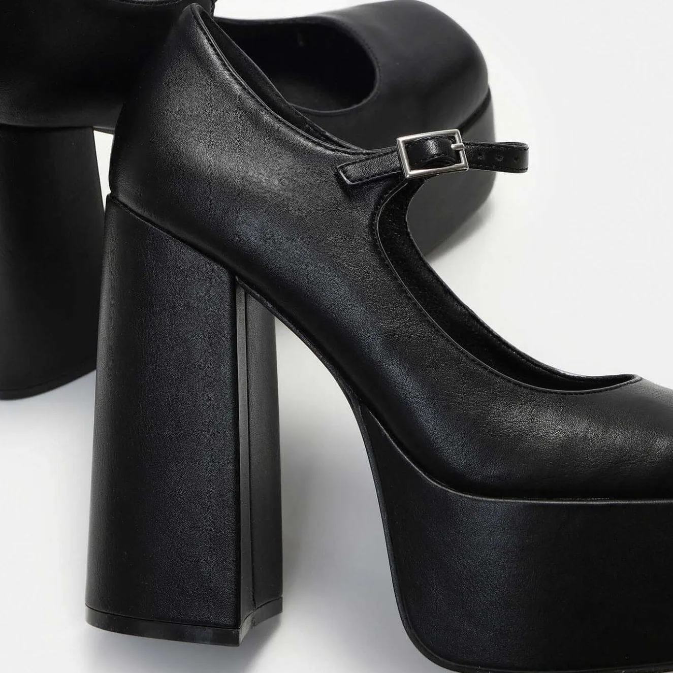 Darkbloom Black Platform Heels<KOI footwear